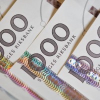 Allt mer valuta är under omsättning i Sverige, men stora delar av dessa tillgångar är egentligen lånade pengar från banker och kreditgivare